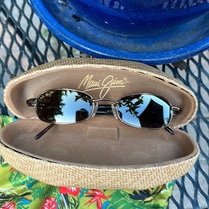 Maui Jim Polarized Sunglasses. Brown Copper Frame. Fits a small face.